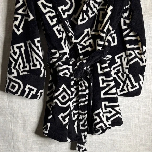 PINK Victoria's Secret Black and White Cozy Robe - Picture 3 of 6